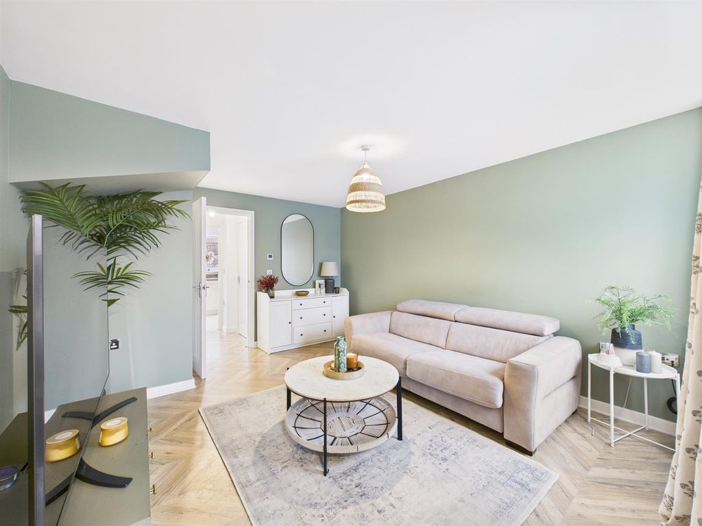 Property photo 2 of 20 Sitting Room