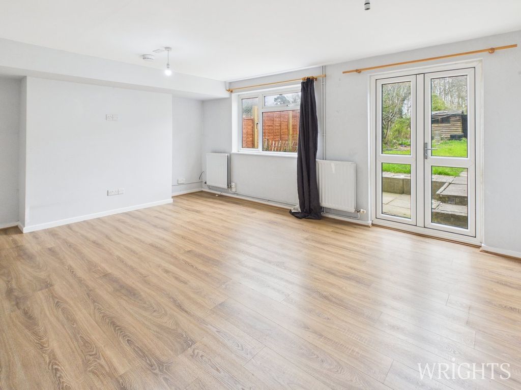 Property photo 2 of 19 Living Room