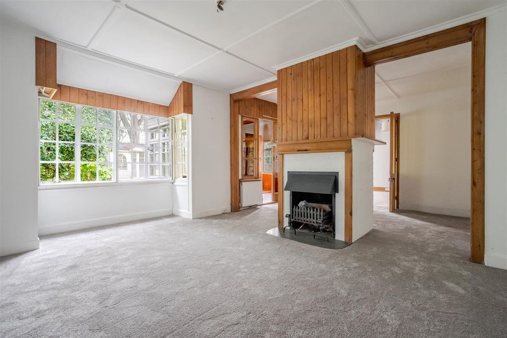 Property photo 3 of 11