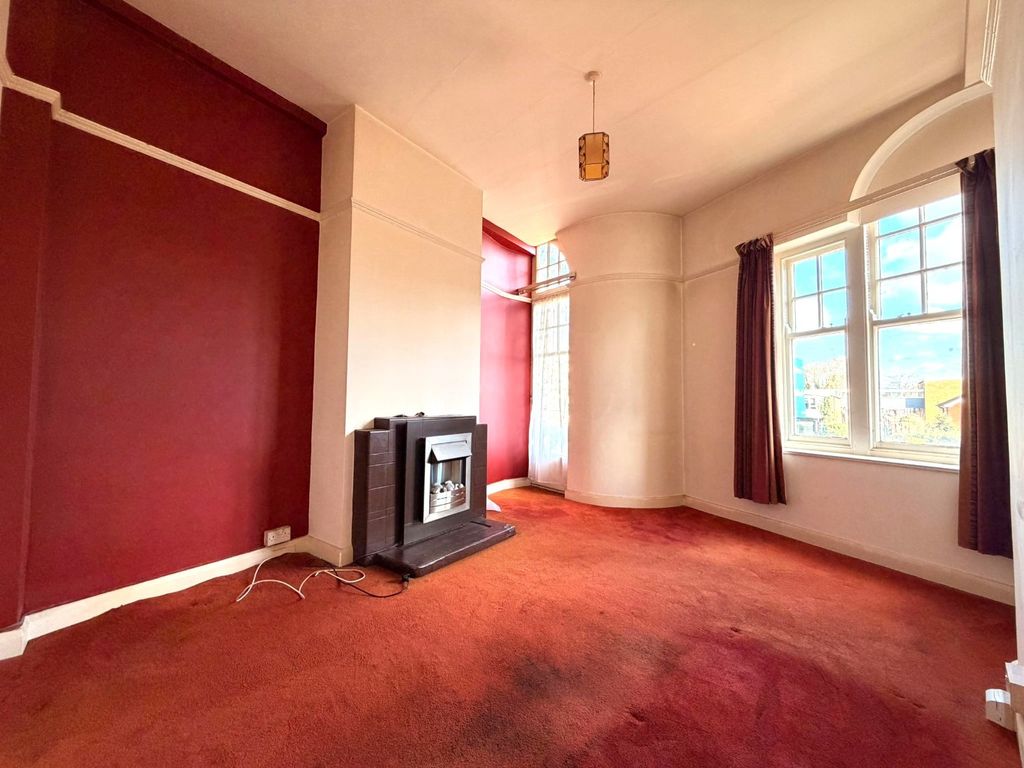 Property photo 3 of 8 4437653