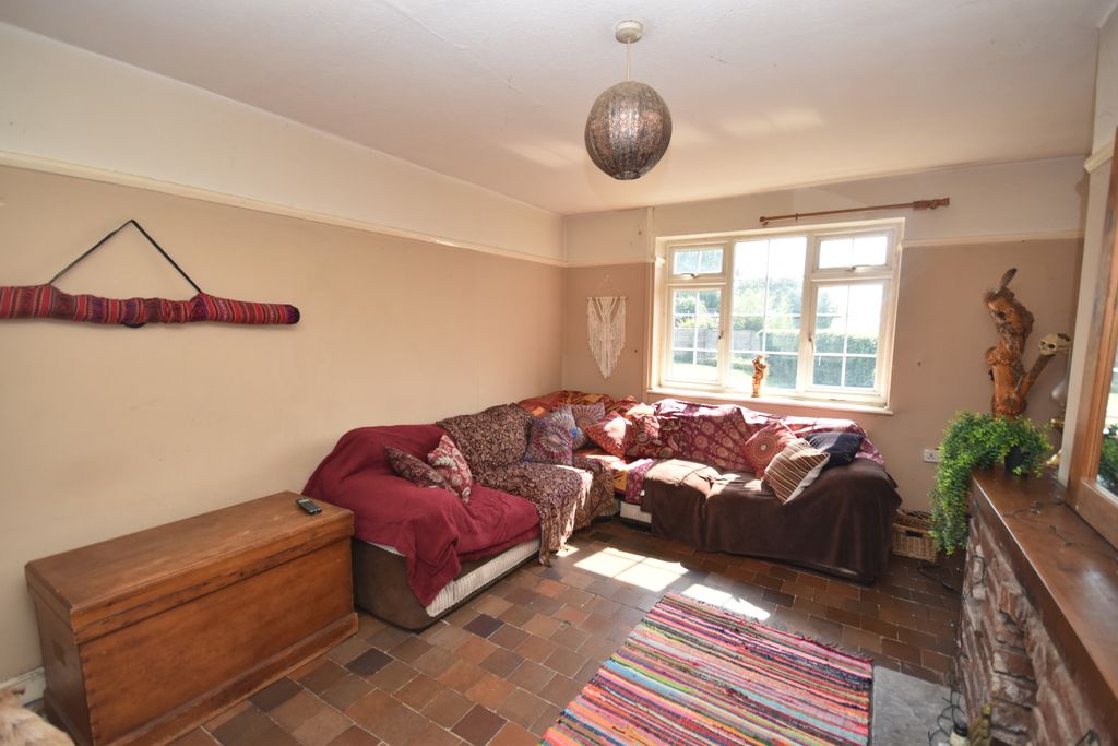 Property photo 2 of 11 Lounge