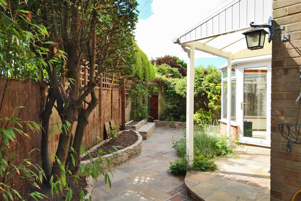 Property photo 3 of 19 Garden 3.Jpg