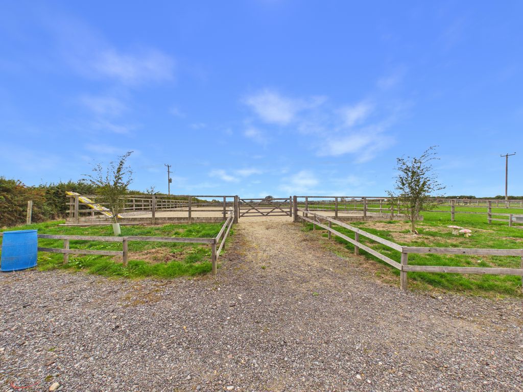Property photo 3 of 12 Arena 1