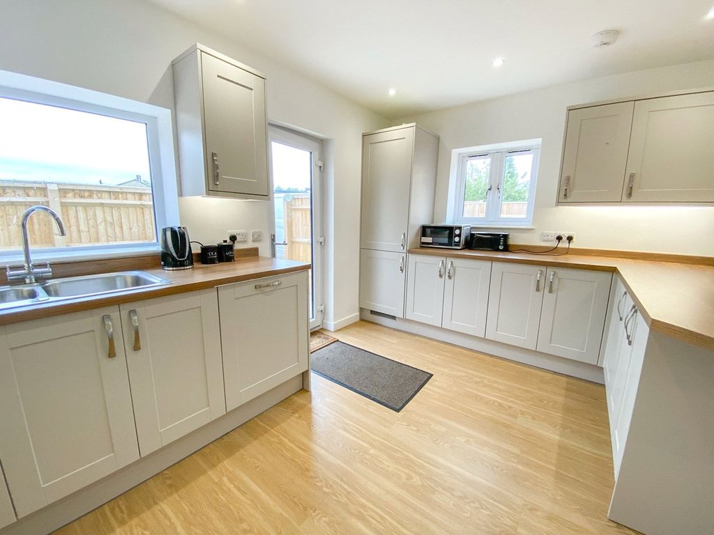 Property photo 3 of 13 Communal Kitchen