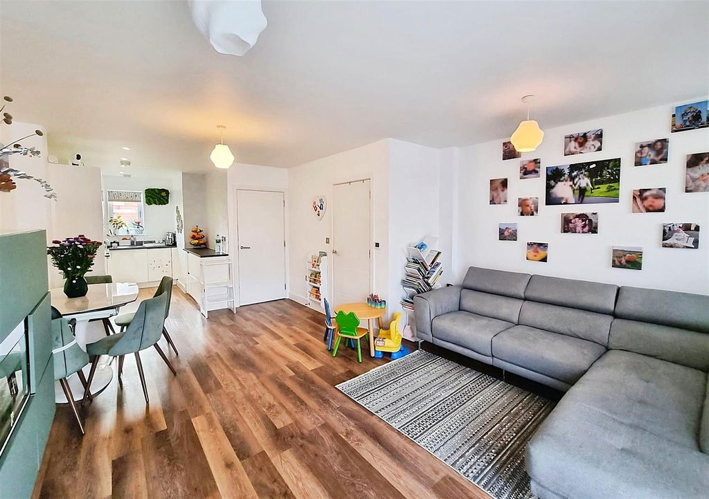 Property photo 2 of 17 7B96B566-Photo-2025-09-18-18-03-36 20 283 29.Jpg