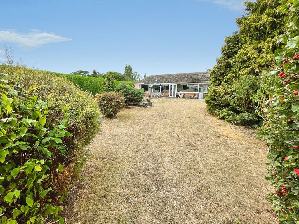 Property photo 1 of 25 Station Road