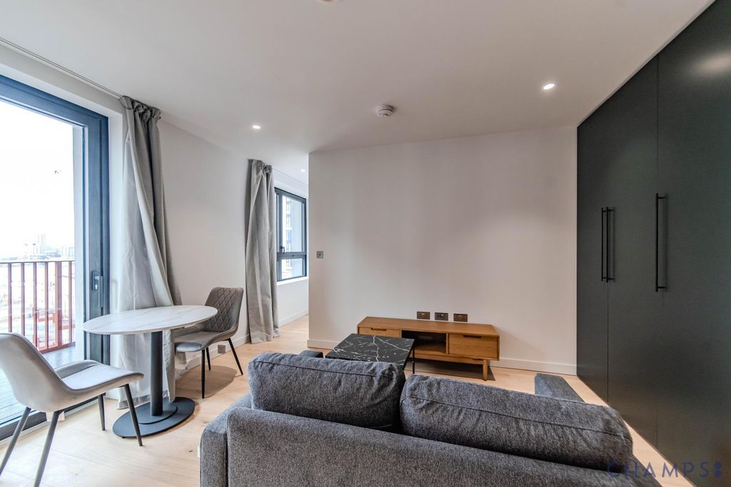 Property photo 3 of 6 Gallery