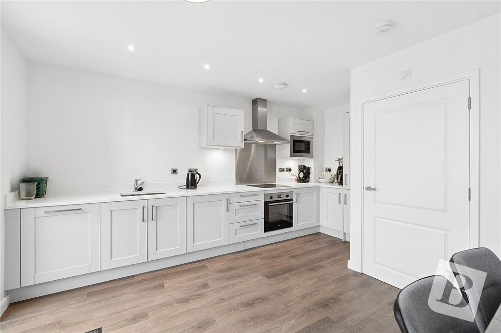 Property photo 2 of 17 Kitchen/Dining Room