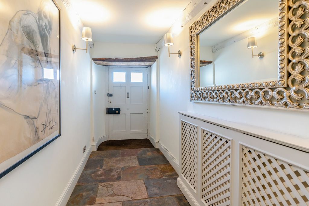 Property photo 2 of 40