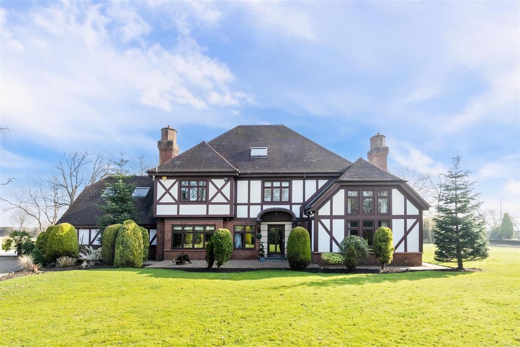 Property photo 1 of 20 External