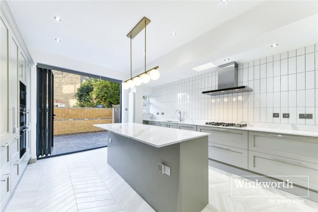 Property photo 1 of 15 Picture No. 05