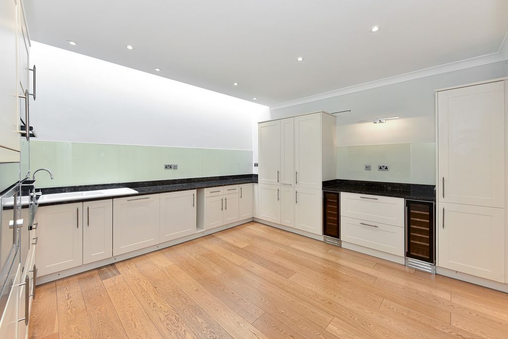 Property photo 3 of 14 Picture 3