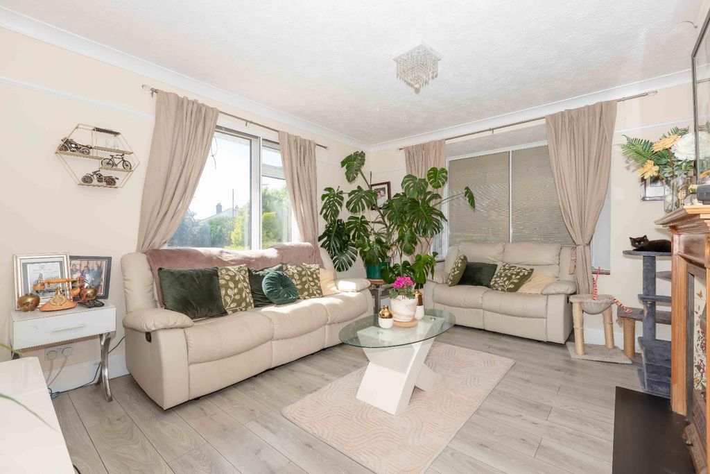 Property photo 3 of 20 Sompting Rd_9.Jpg