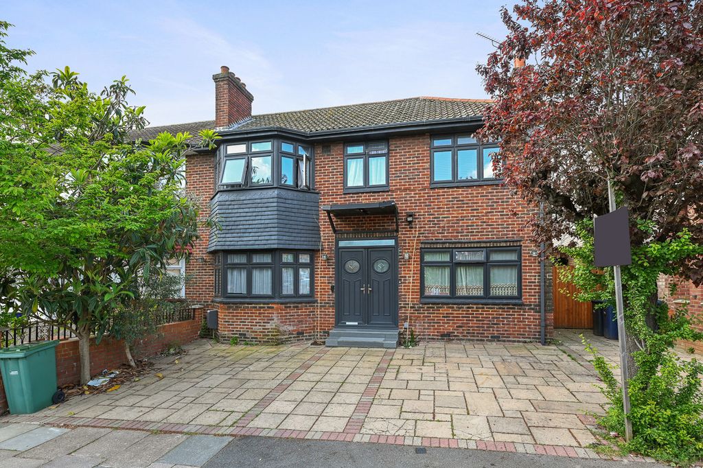 Property photo 1 of 12