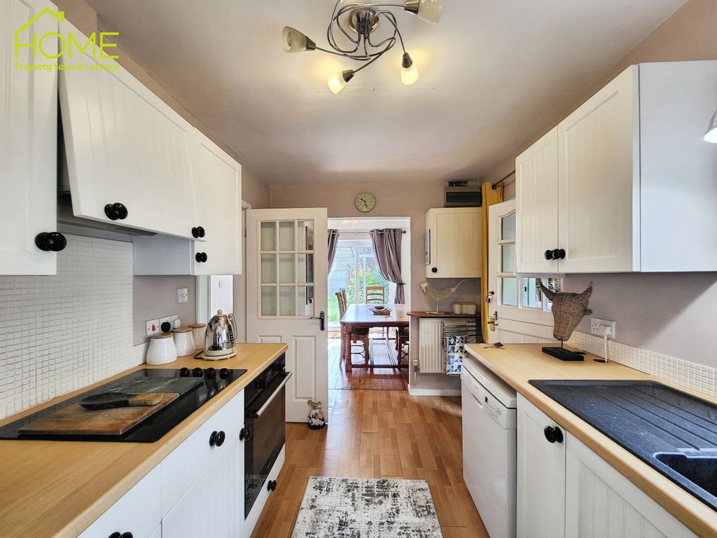 Property photo 2 of 24 Kitchen