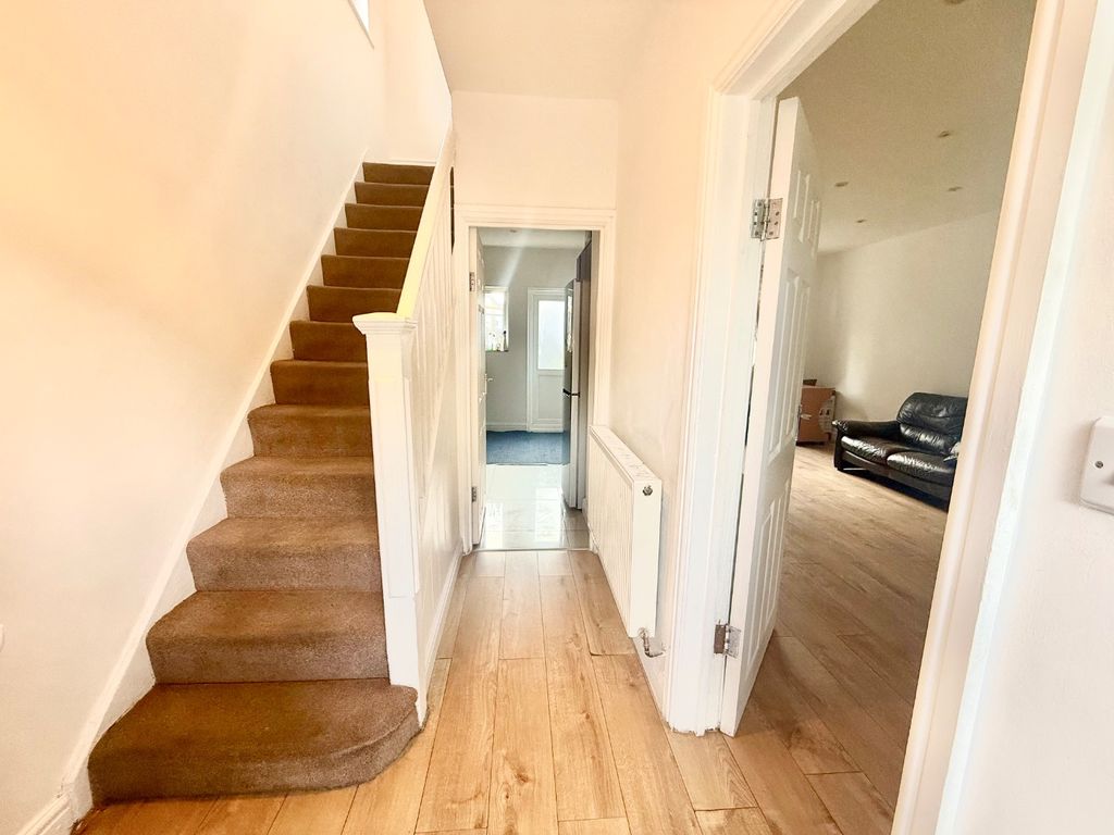Property photo 2 of 14 5183561