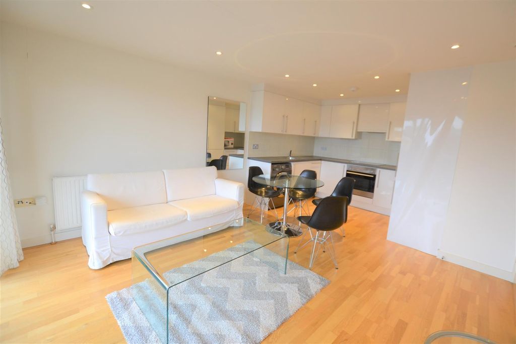 Property photo 3 of 9