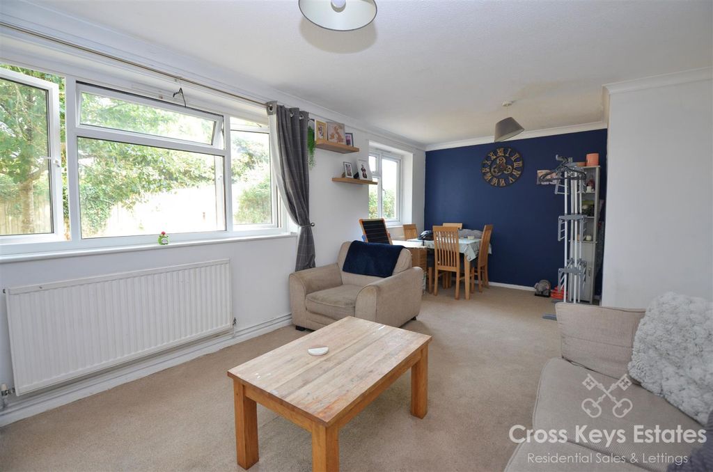 Property photo 3 of 19 Sitting Room