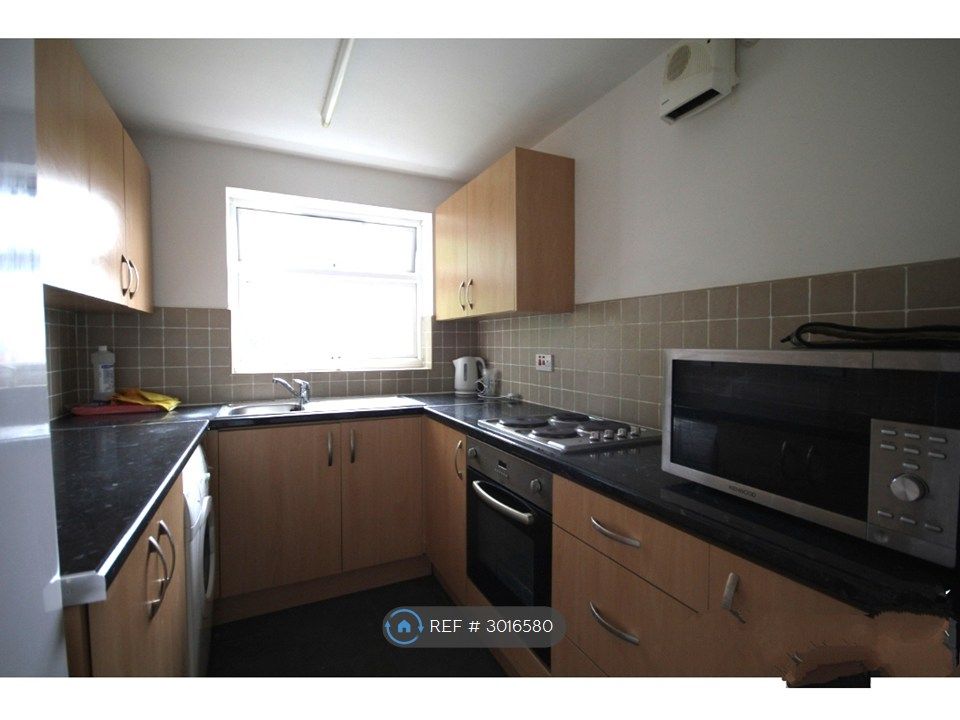 Property photo 1 of 7 Kitchen