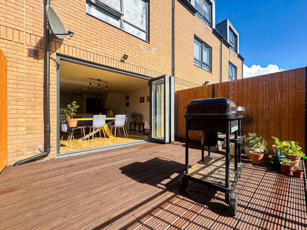 Property photo 3 of 19 Photo 19