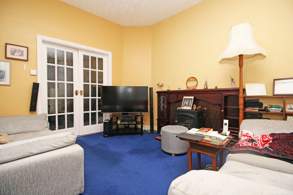 Property photo 2 of 9