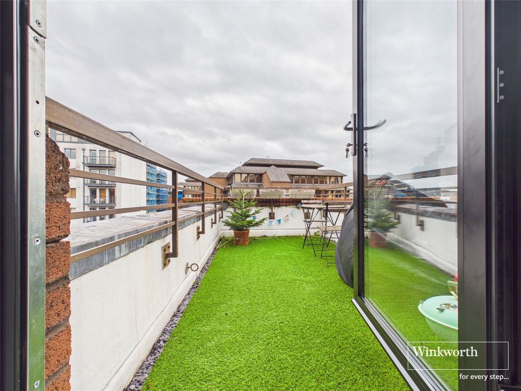 Property photo 2 of 18 Picture No. 15