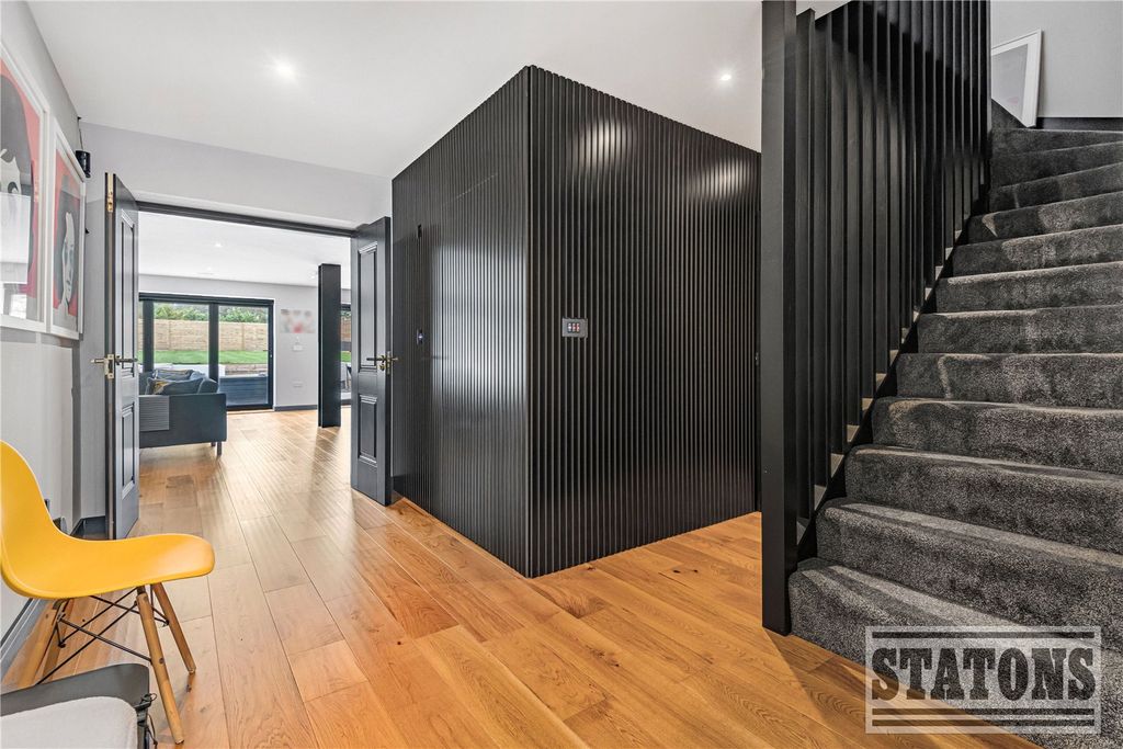 Property photo 2 of 36 Picture No. 08