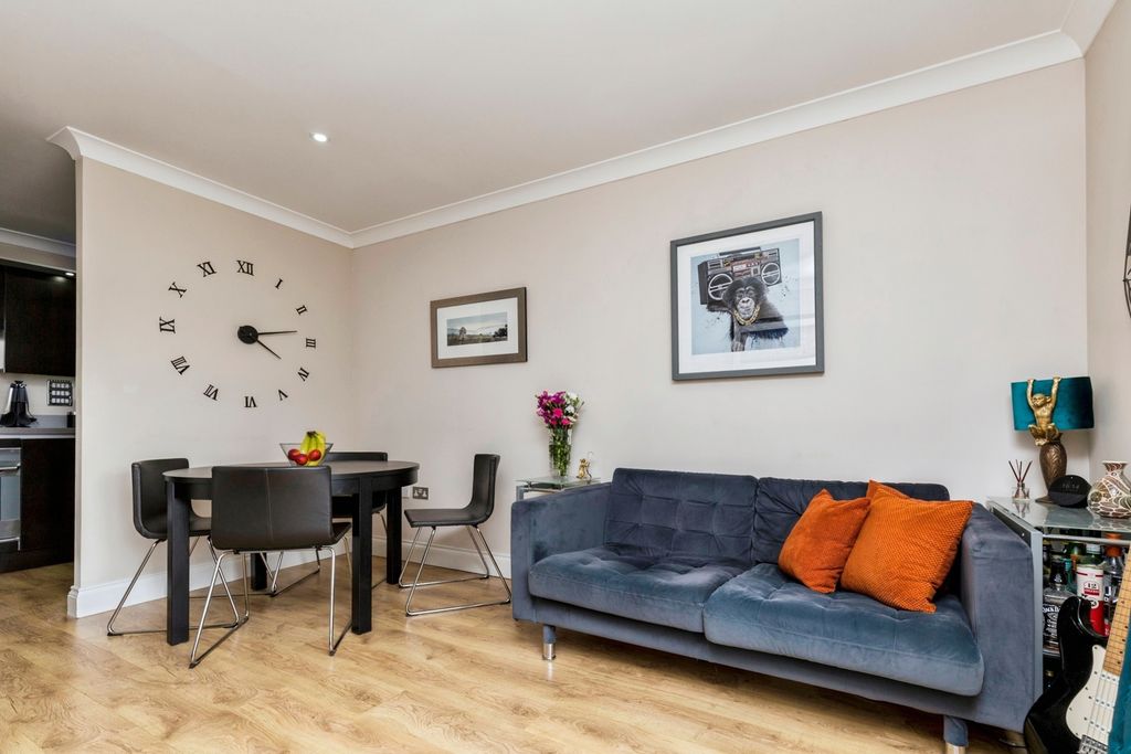 Additional image 8 of 2 bed flat for saleElm Grove, Horsham, West Sussex RH13
