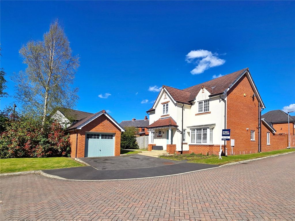 Property photo 2 of 20 Detached Family Home