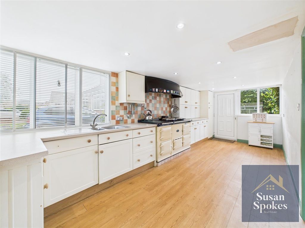 Property photo 3 of 38 Cam01858G0-Pr0147-Still008.Jpg