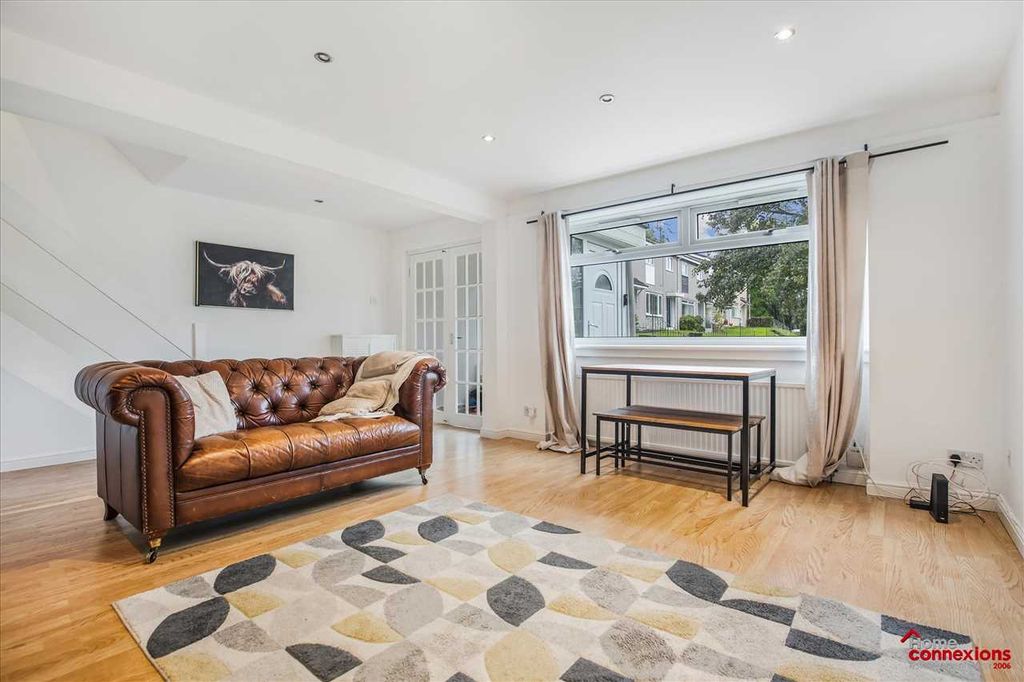 Property photo 2 of 24 Lounge (1)