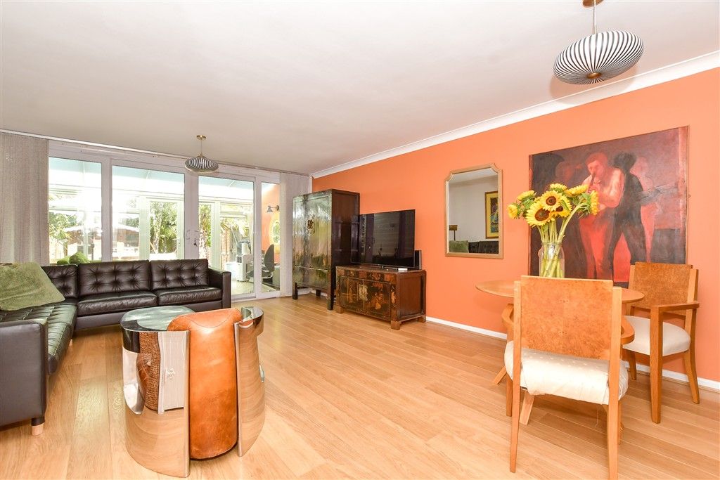 Property photo 3 of 14 Lounge/Diner
