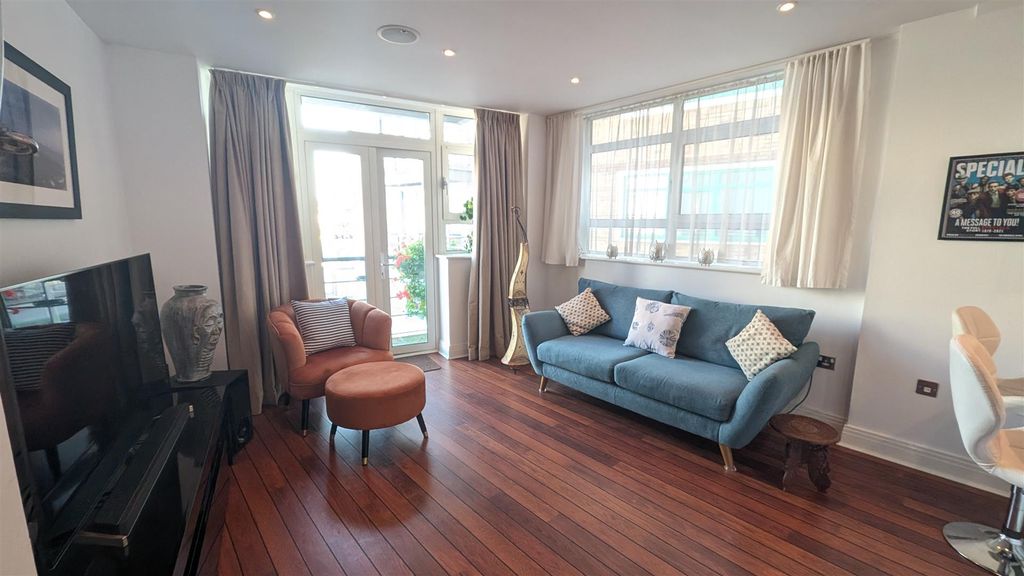 Property photo 2 of 13 Pxl_20251009_161157451.Jpg