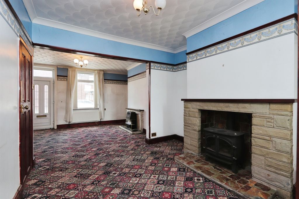 Property photo 2 of 17