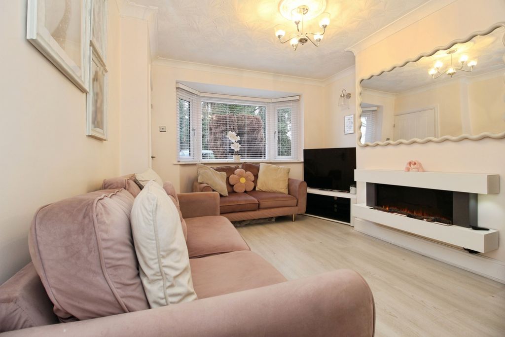 Property photo 2 of 11 Living Room