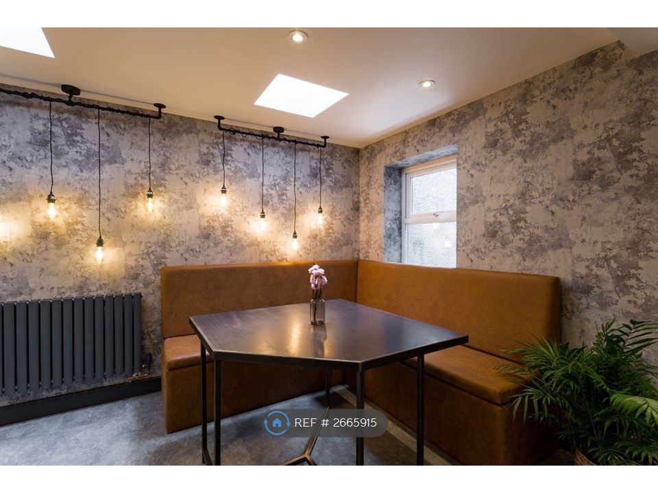 Property photo 2 of 18 Diner