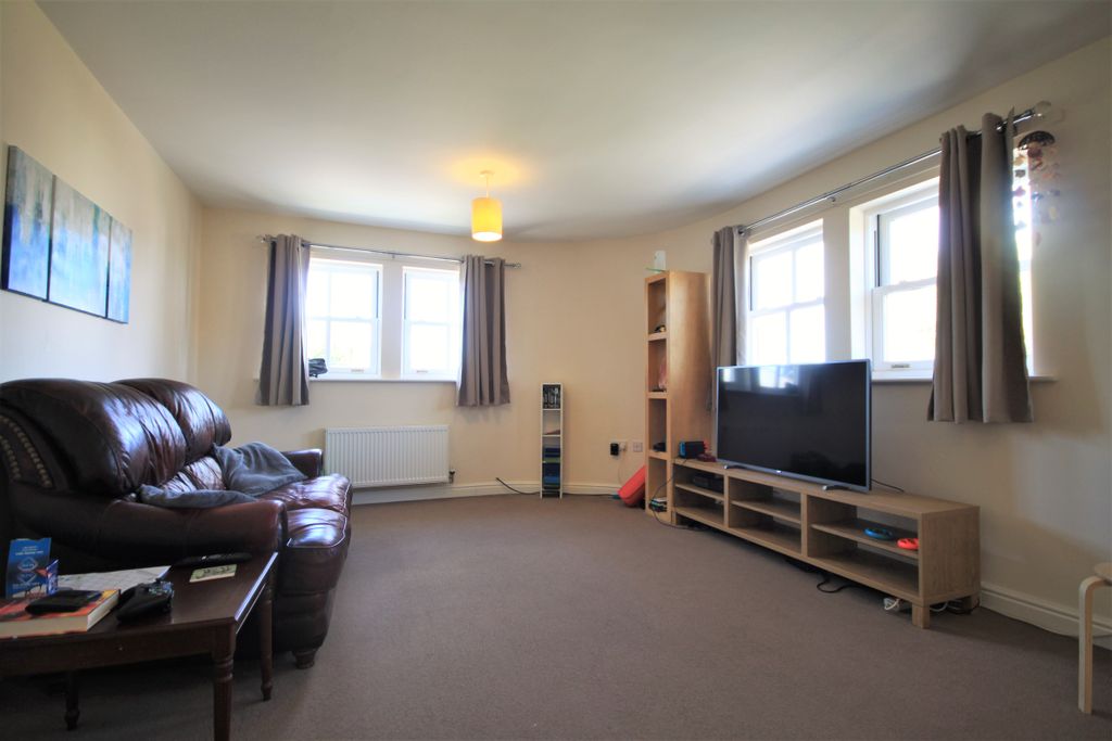 Property photo 3 of 9 Photo 03