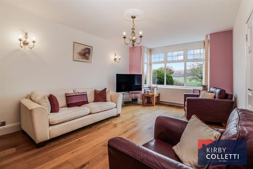 Property photo 2 of 31 Lounge/Dining Room