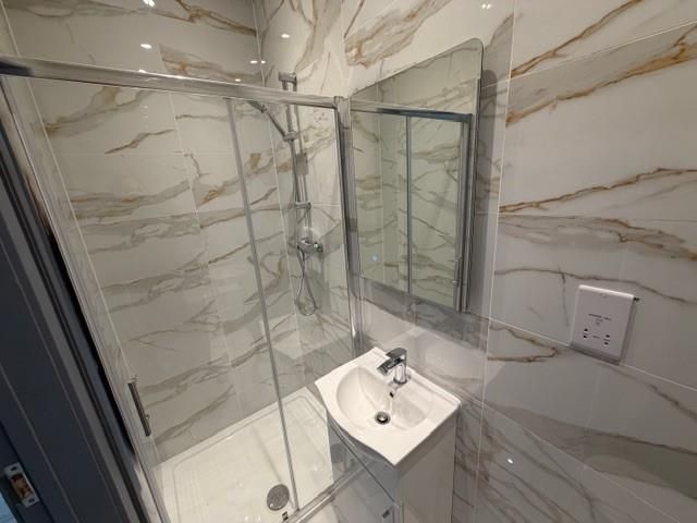 Property photo 3 of 4 Bathroom.Jpg