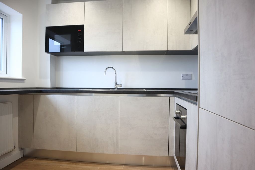 Property photo 2 of 9 Kitchen