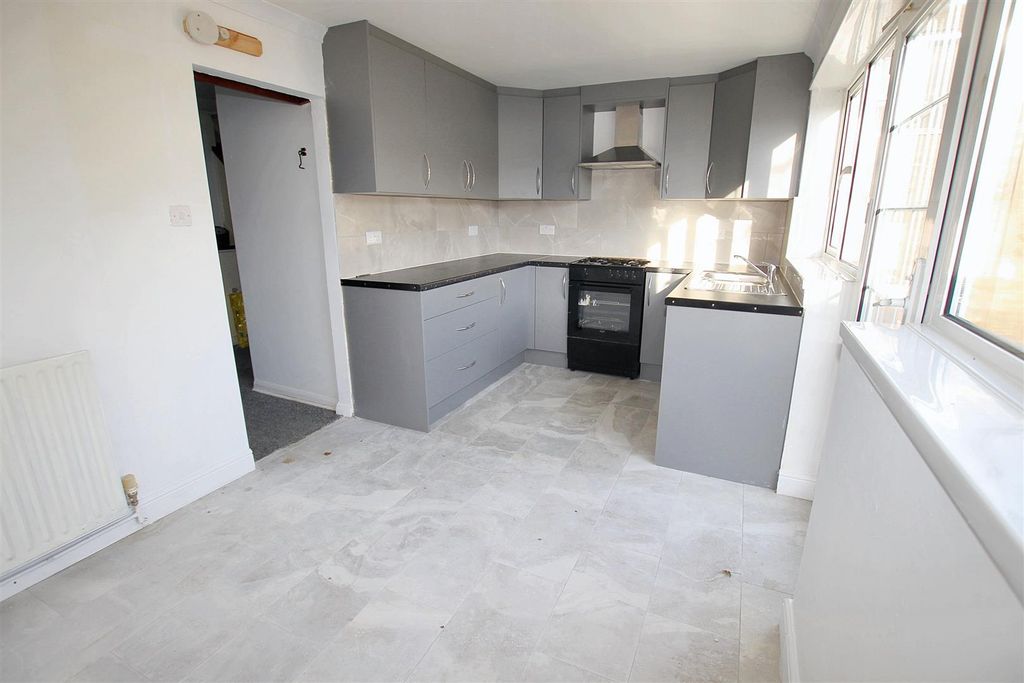 Property photo 3 of 15 Kitchen Breakfast Room