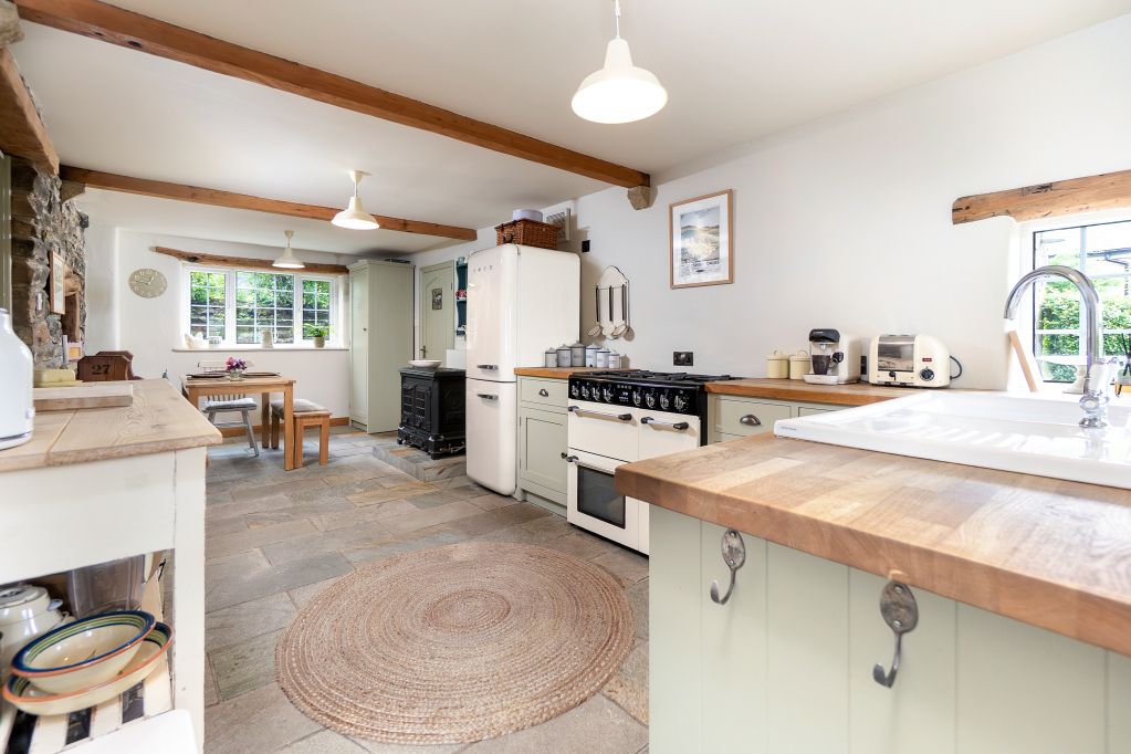 Property photo 2 of 23 Dining Kitchen