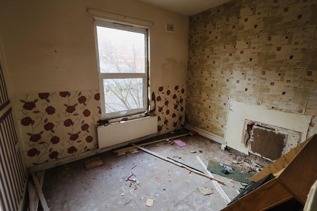 Property photo 2 of 16 Room