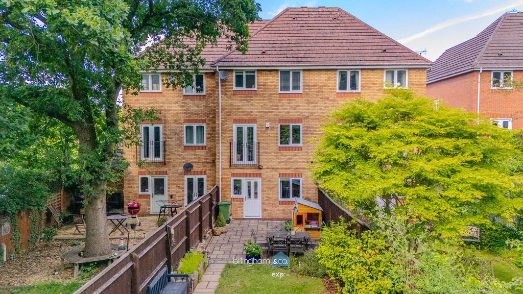 Property photo 2 of 40