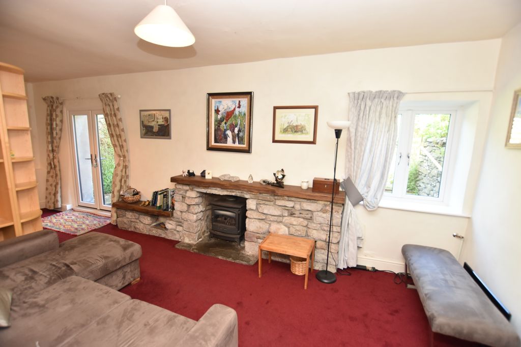 Property photo 2 of 27