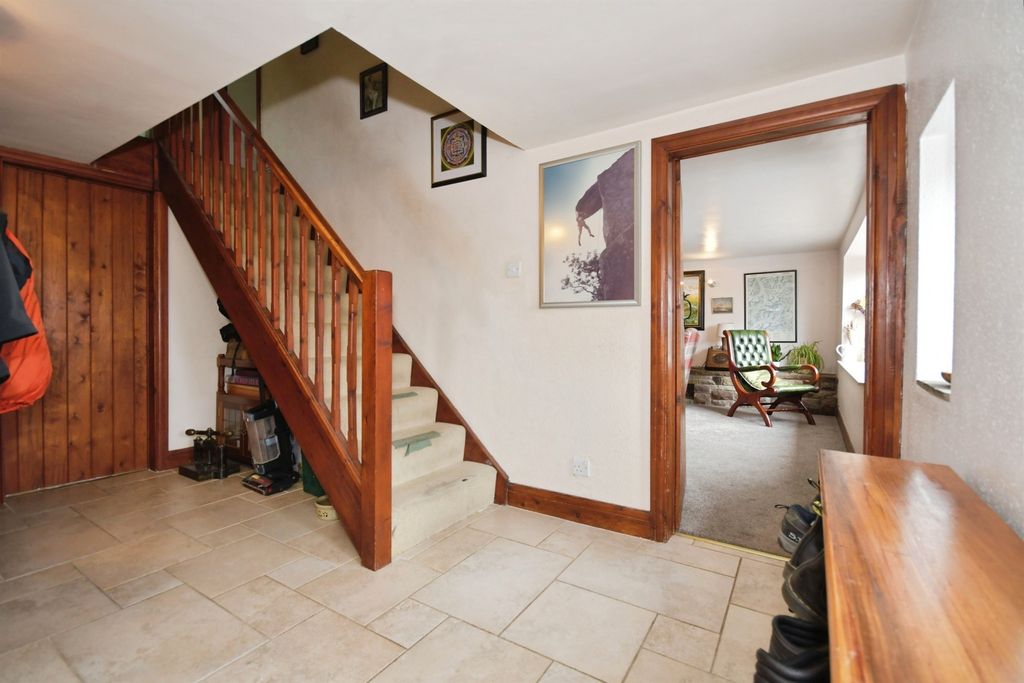 Property photo 3 of 33