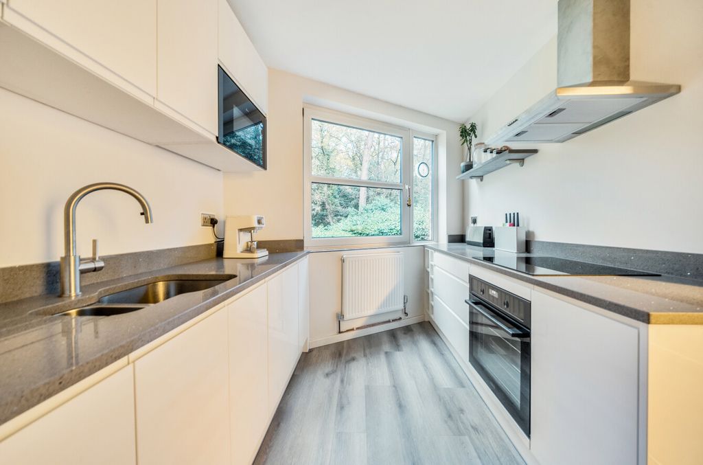 Property photo 3 of 21 Picture 3