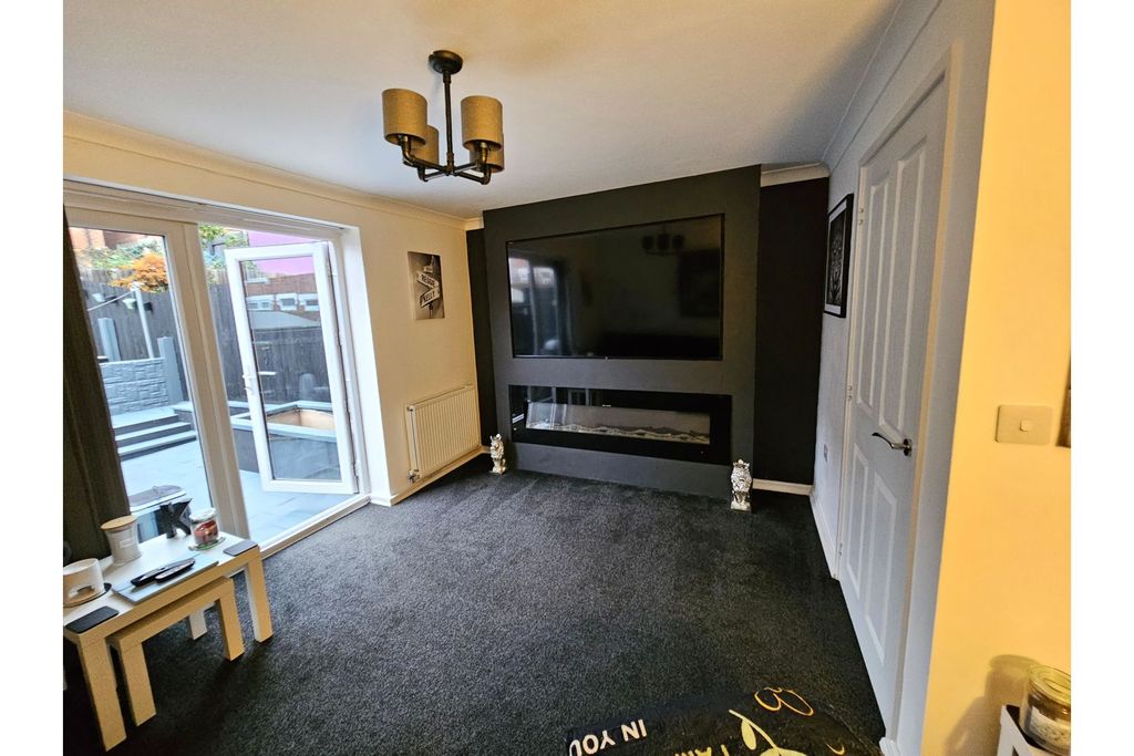 Property photo 2 of 12 Lounge