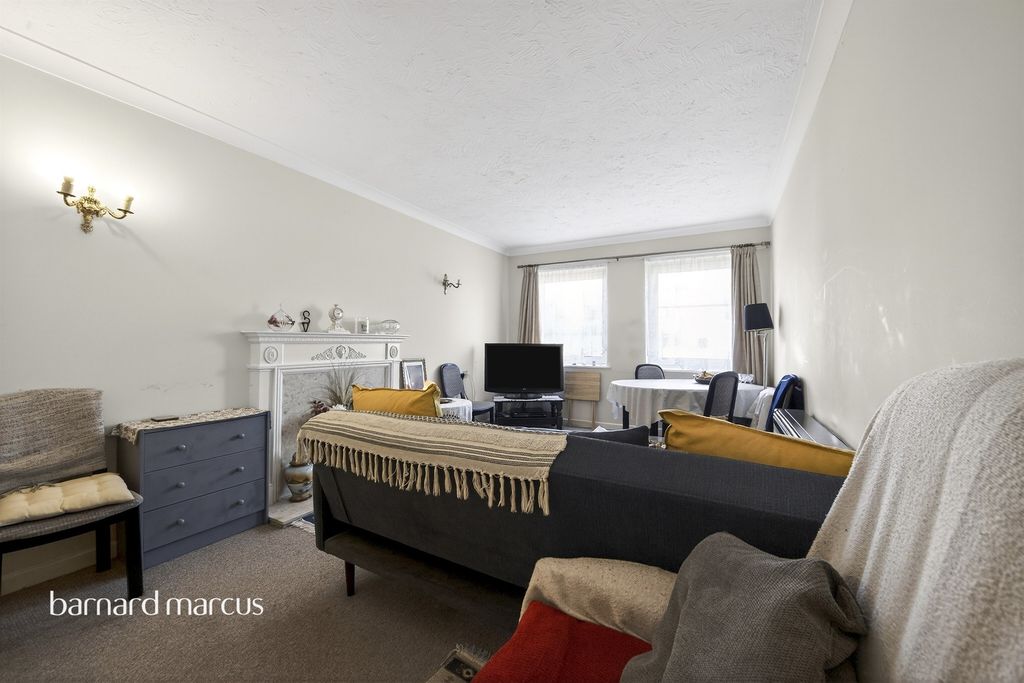 Property photo 3 of 11