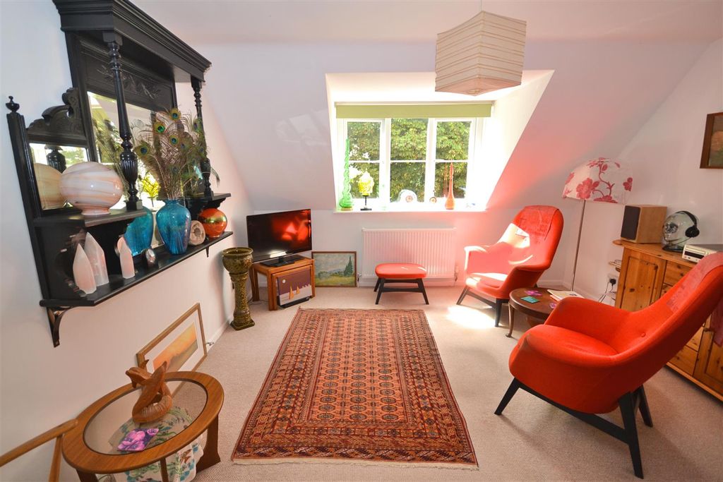 Property photo 2 of 8 1 - 2025-08-15T114135.572.Png
